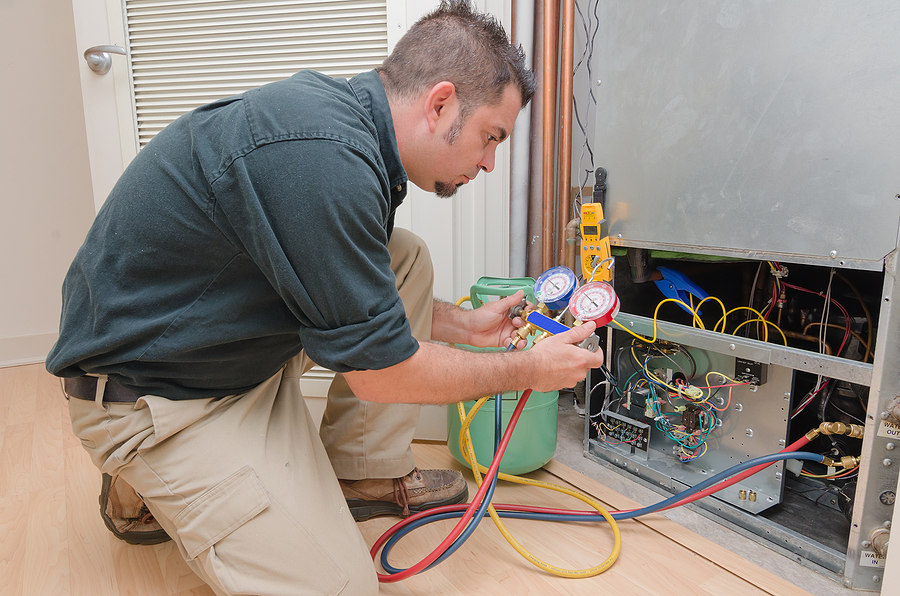 All Year Cooling employee working on a Ft. Lauderdale area hvac system